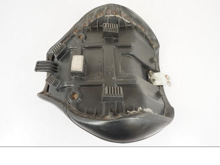 Snett uppifrån på Sadel från en Suzuki VL 800 -2002 motorcykel.