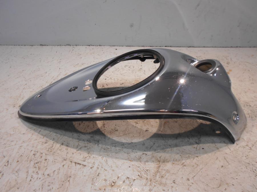 Baksidan på Bensintankskåpa från en Yamaha XV 1600 -2000 motorcykel.