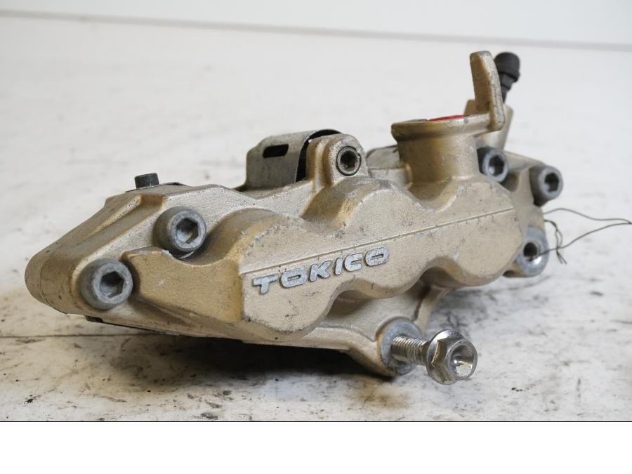 Framsidan på Bromsok från en Suzuki GSX 1400 -2003 motorcykel.