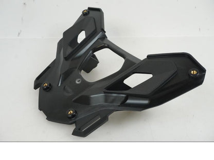 Framsidan på Pakethållare från en BMW R 1250 GS -2023 motorcykel.