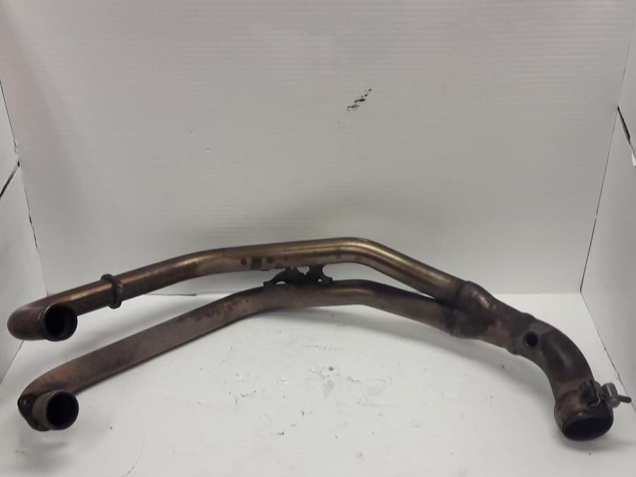 Baksidan på Grenrör från en BMW F 800 ST -2010 motorcykel.