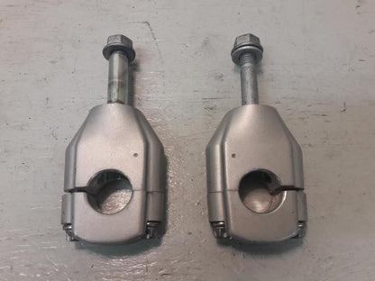 Framsidan på Styrfäste från en BMW F 650 GS -2008 motorcykel.