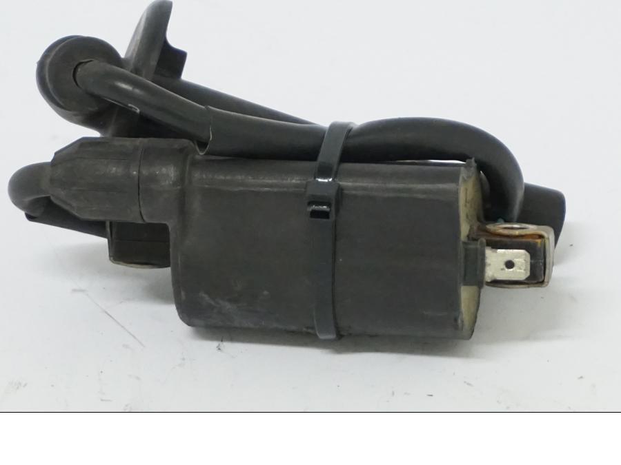 Höger sida på Tändspole från en Honda VFR 750 -1990 motorcykel.