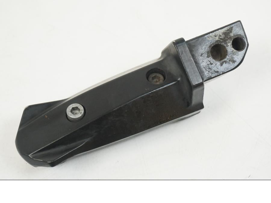 Snett nerifrån på Fotpinne från en BMW F 650 CS -2002 motorcykel.