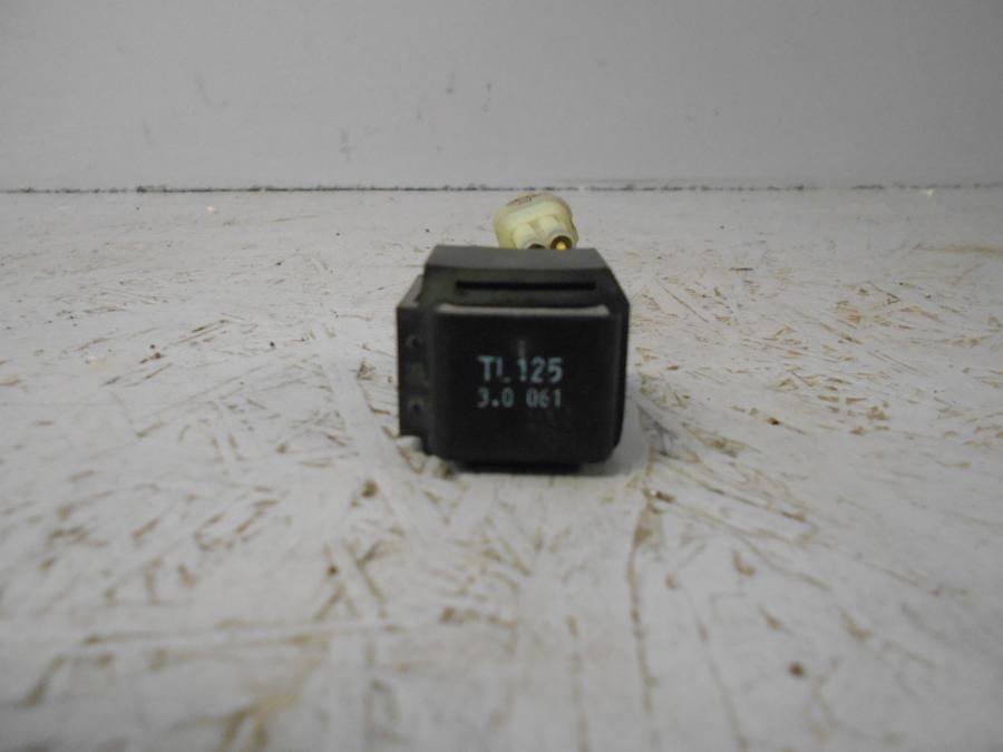 Baksidan på Relä från en Suzuki VZ 1600 -2004 motorcykel.