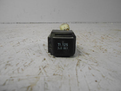 Baksidan på Relä från en Suzuki VZ 1600 -2004 motorcykel.