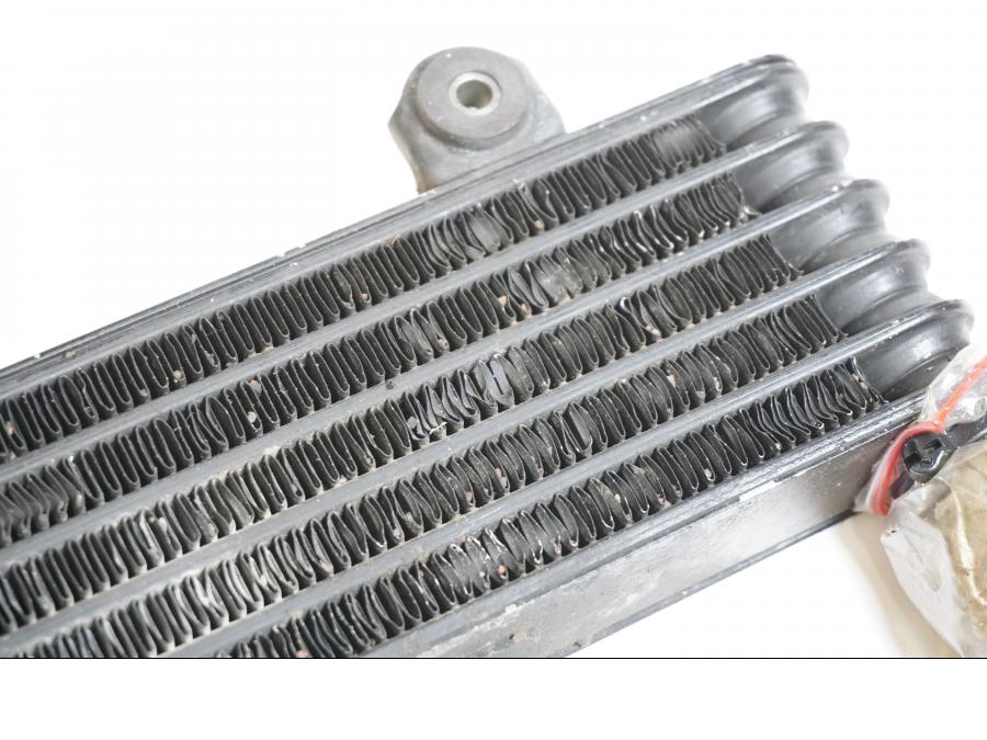 Höger sida på Oljekyl från en Suzuki TL 1000 S -1998 motorcykel.