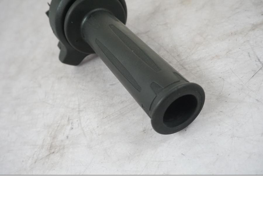 Höger sida på Gasreglage från en BMW F 800 R -2018 motorcykel.