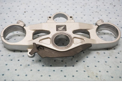 Framsidan på Gaffelkrona från en Honda CBR 1000 RR -2011 motorcykel.