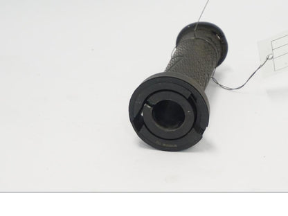 Höger sida på Handtag från en KTM 790 Duke -2018 motorcykel.