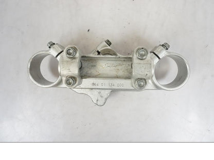 Snett nerifrån på Gaffelkrona från en KTM 640 SM -2005 motorcykel.