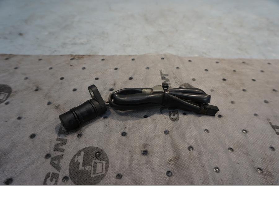 Framsidan på Tändpickup från en Yamaha XT 1200 Z -2011 motorcykel.