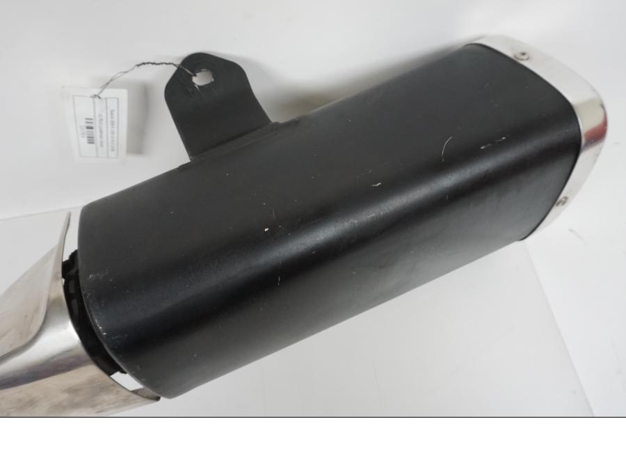 Snett nerifrån på Ljuddämpare från en Suzuki GSX-R 1000 -2007 motorcykel.