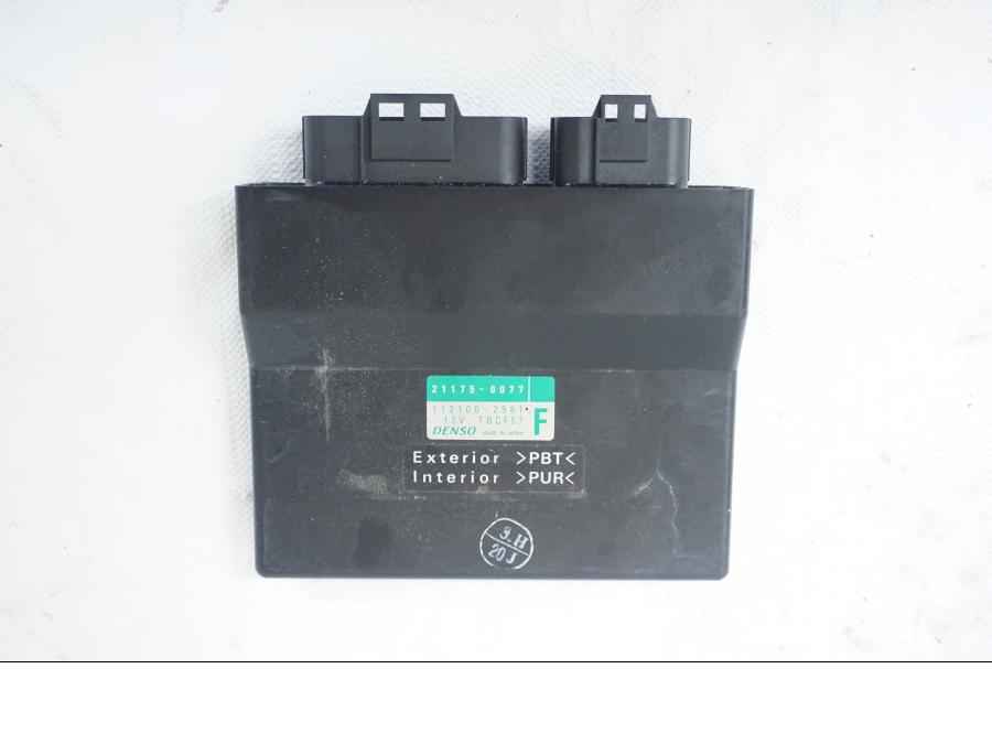 Framsidan på CDI / ECU från en Kawasaki ER-6N -2006 motorcykel.