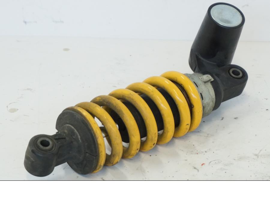 Snett nerifrån på Stötdämpare från en Honda CBR 900 RR -2001 motorcykel.