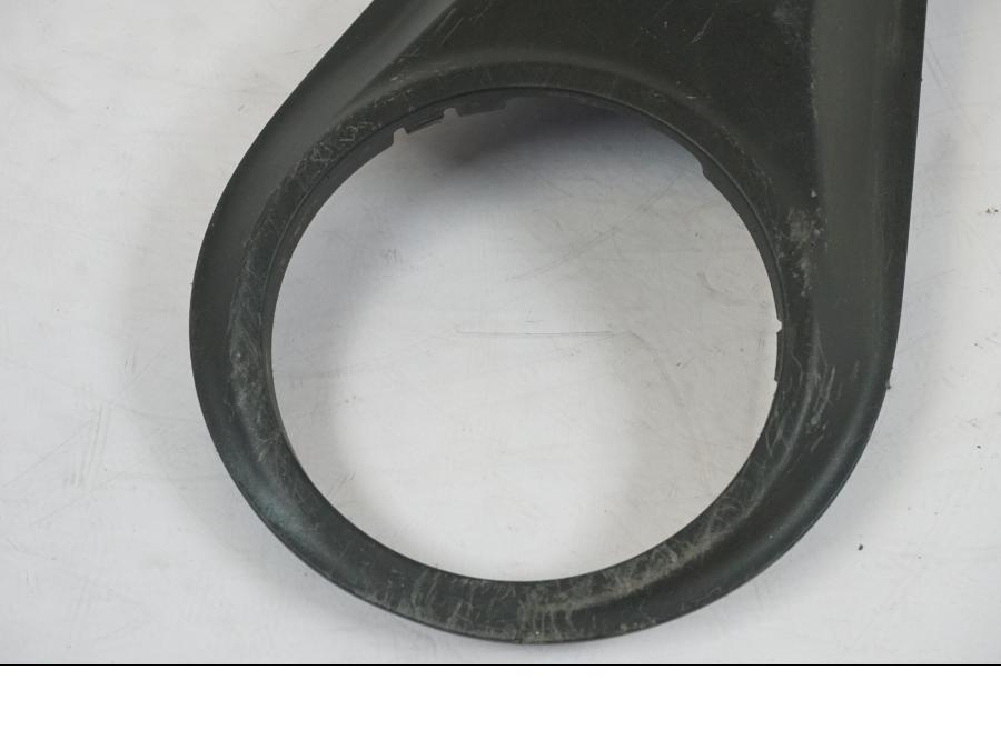 Vänster sida på Bensintankkonsoll från en KTM 1290 Super Duke R -2018 motorcykel.