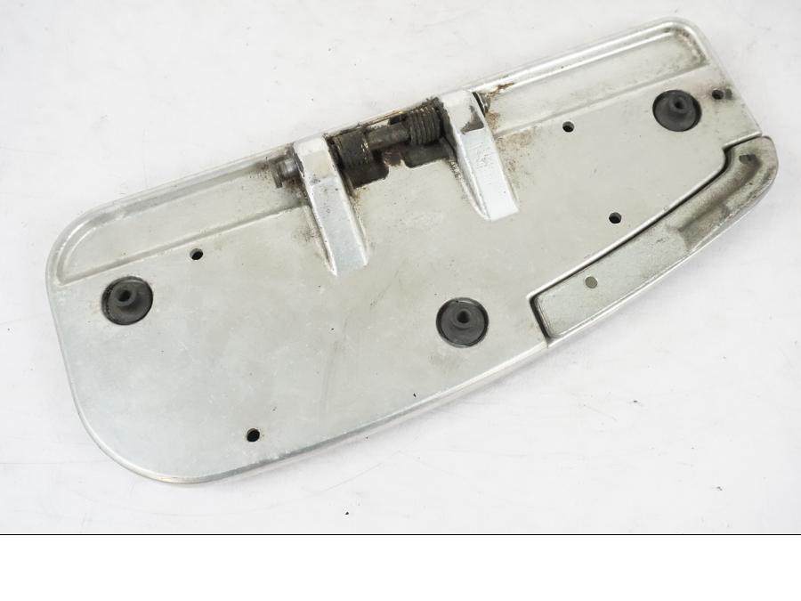 Extrabild1 på Fotplatta från en Yamaha XVS 1100 -2004 motorcykel.