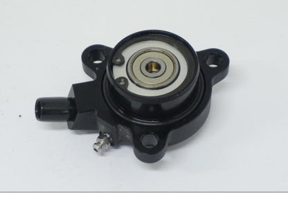 Snett nerifrån på Kopplingslavcylinder från en BMW R 1250 GS -2022 motorcykel.