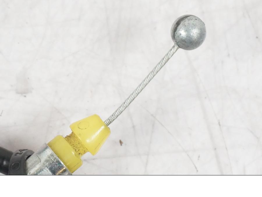 Höger sida på Sadellåsmekanism från en Suzuki GSF 1250 -2010 motorcykel.