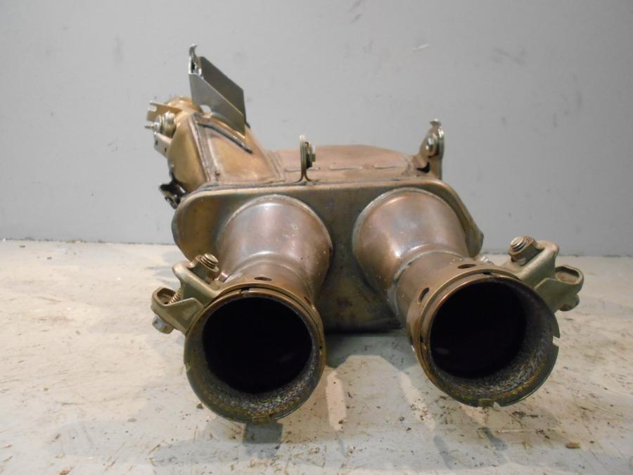 Vänster sida på Mellanburk från en Yamaha YZF 1000 R1 -2015 motorcykel.