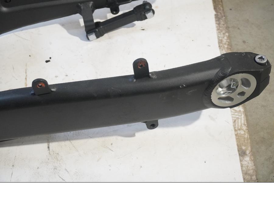 Vänster sida på Sving från en Kawasaki Z 1000 -2014 motorcykel.