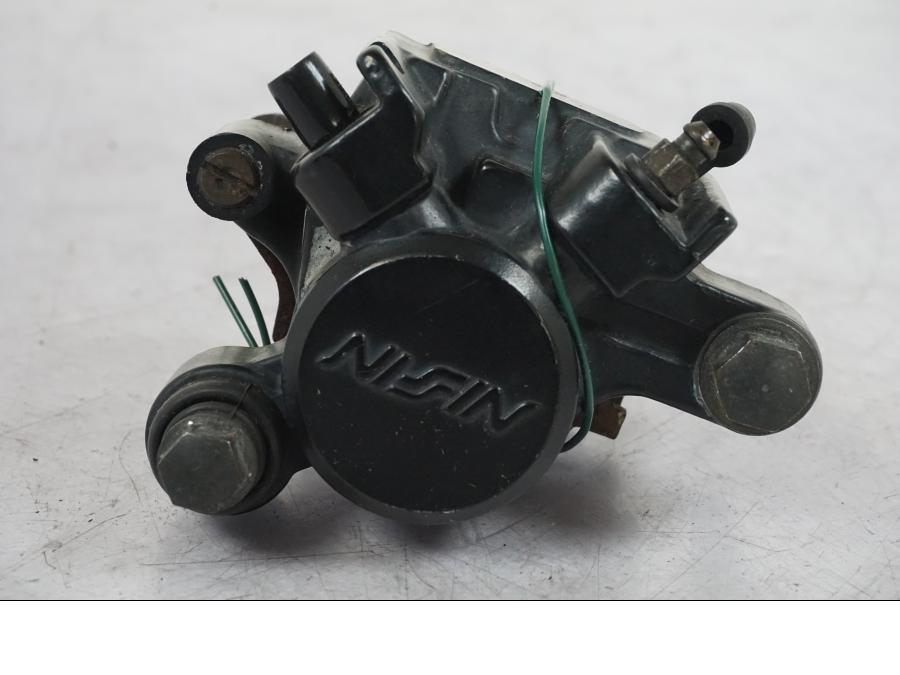 Framsidan på Bromsok från en Honda CB 750 -1996 motorcykel.