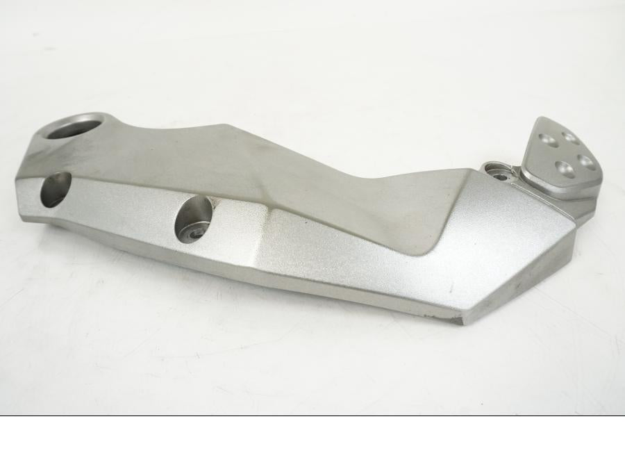 Snett uppifrån på Ramskydd från en Kawasaki Z 750 -2006 motorcykel.