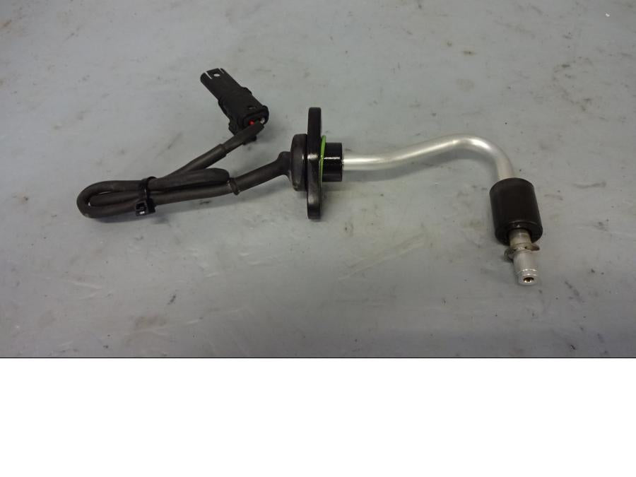 Framsidan på Oljenivågivare från en BMW R 1200 GSA -2014 motorcykel.