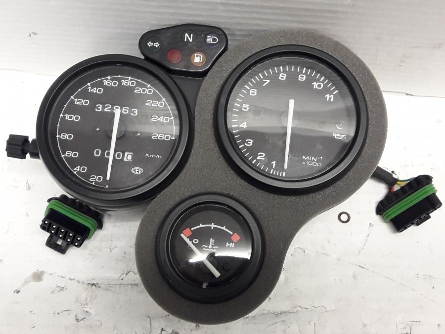 Framsidan på Instrumentpanel från en Ducati 750 SS -2000 motorcykel.