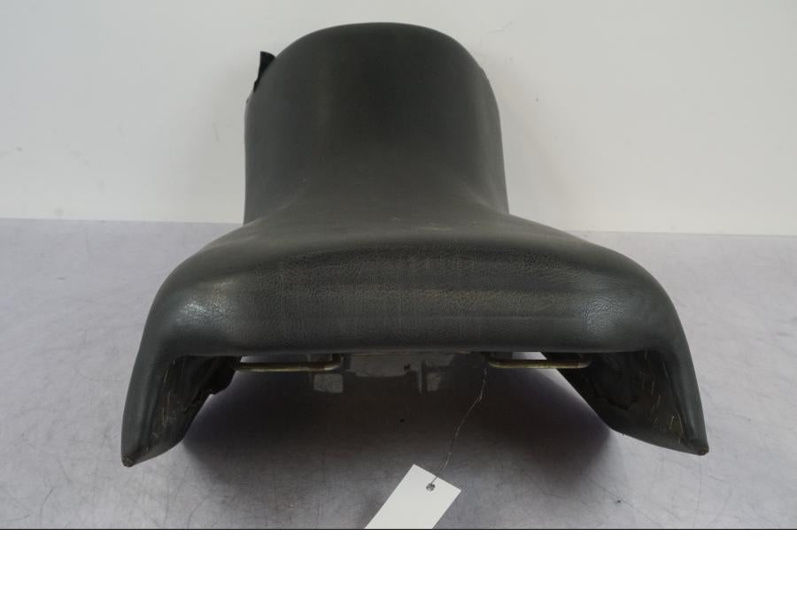 Höger sida på Sadel från en BMW R 1100 GS -1998 motorcykel.