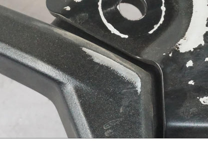 Höger sida på Fotpinnefäste från en Kawasaki Z 900 -2019 motorcykel.