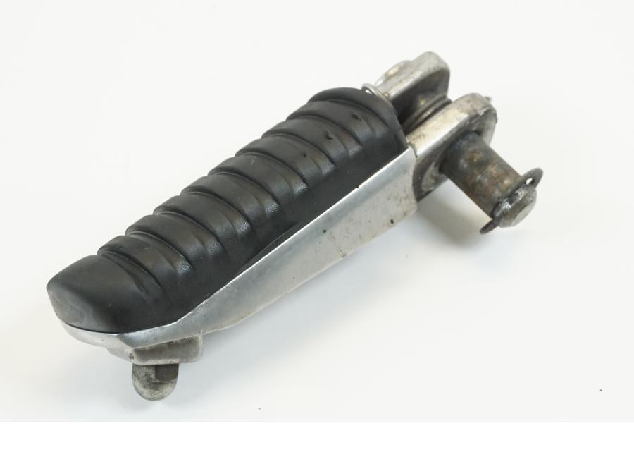 Baksidan på Fotpinne från en Kawasaki ZX-12R -2000 motorcykel.