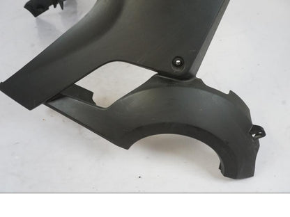 Snett nerifrån på Magkåpa från en Honda VFR 1200 -2010 motorcykel.