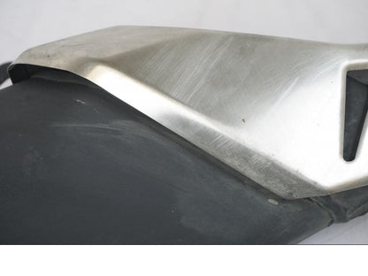 Vänster sida på Ljuddämpare från en Kawasaki Z 900 -2021 motorcykel.