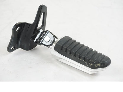 Framsidan på Fotpinne från en Suzuki VZR 1800 -2009 motorcykel.