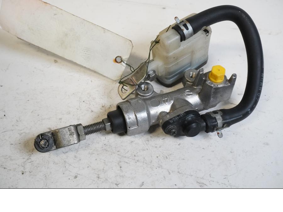 Höger sida på Bromshuvudcylinder från en Suzuki GSX-R 1000 -2007 motorcykel.