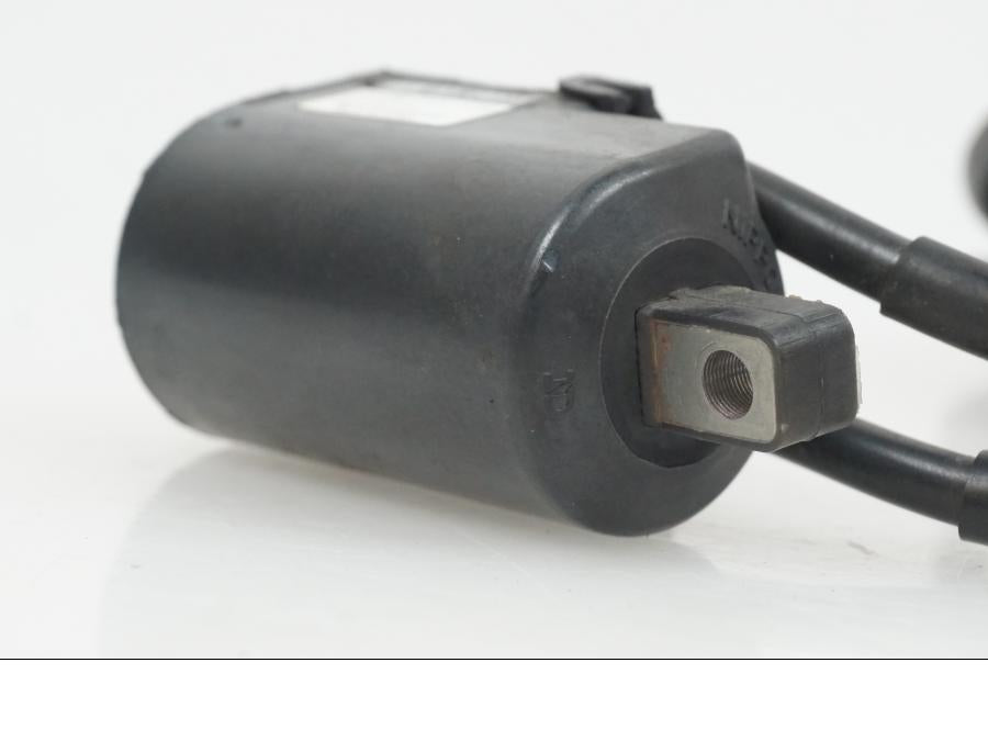 Vänster sida på Tändspole från en Yamaha XJ 900 -1997 motorcykel.