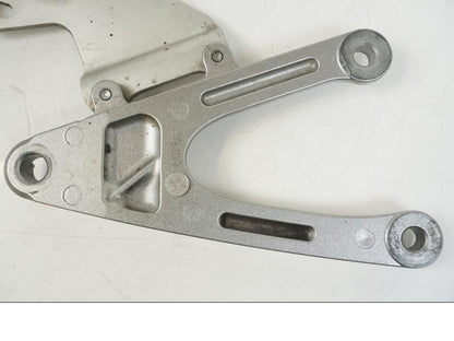 Extrabild1 på Fotpinnefäste från en Yamaha YZF 1000 R1 -2007 motorcykel.