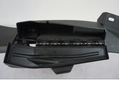 Snett nerifrån på Innerskärm från en KTM 1290 Super Duke -2019 motorcykel.