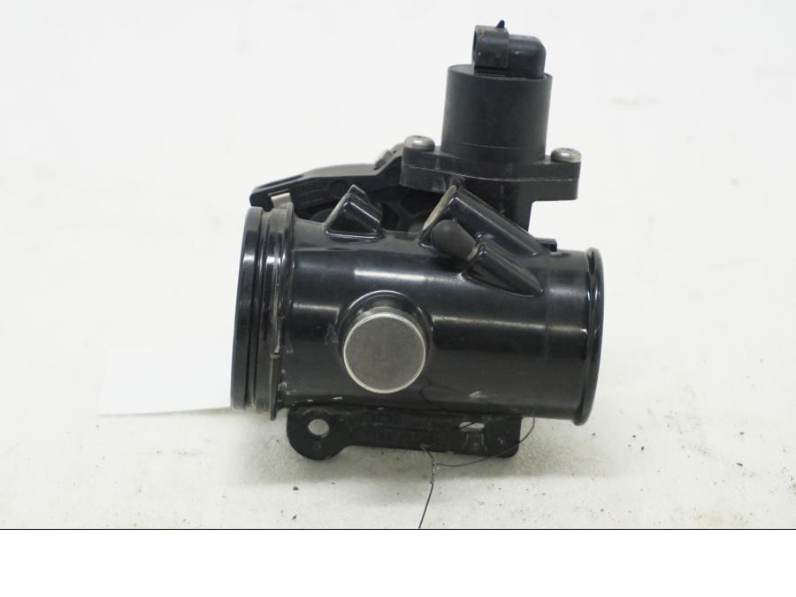 Framsidan på Spjällhus från en BMW R 1200 GSA -2011 motorcykel.