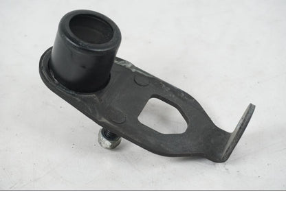 Framsidan på Tändningslåsfäste från en H-D Softail FXCW Rocker -2008 motorcykel.