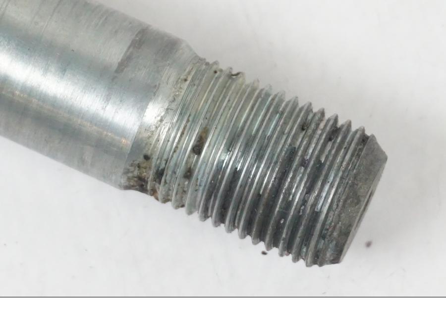 Baksidan på Axel från en Suzuki SV 650 S -2005 motorcykel.