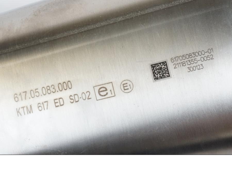 Vänster sida på Ljuddämpare från en KTM 1290 Super Duke R EVO -2023 motorcykel.