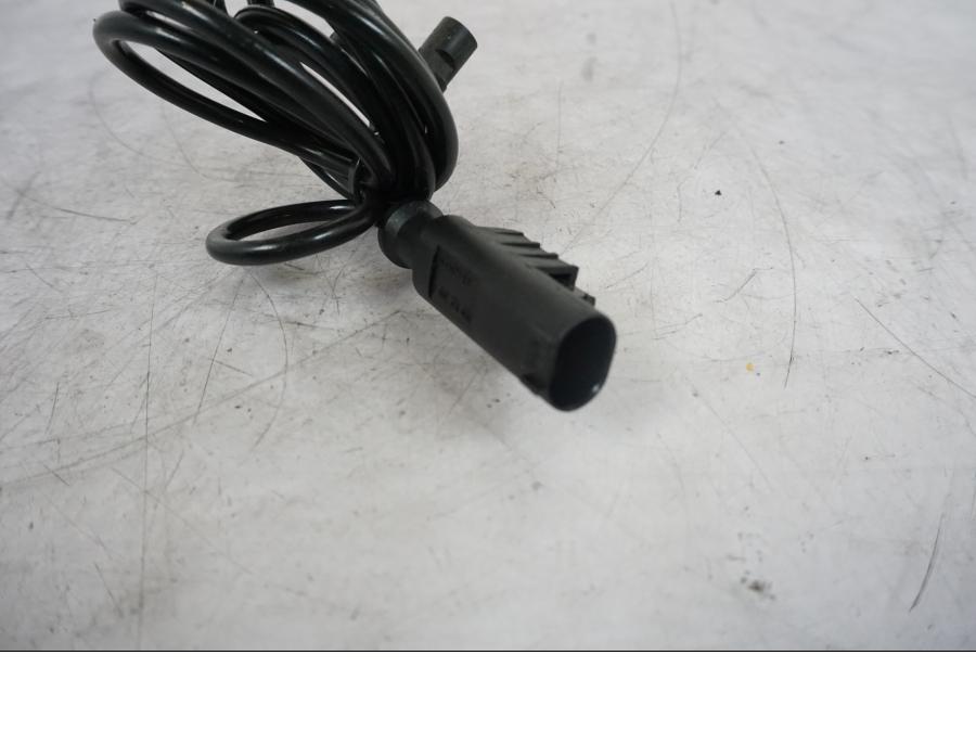 Baksidan på ABS givare från en KTM 1290 Super Duke R -2021 motorcykel.