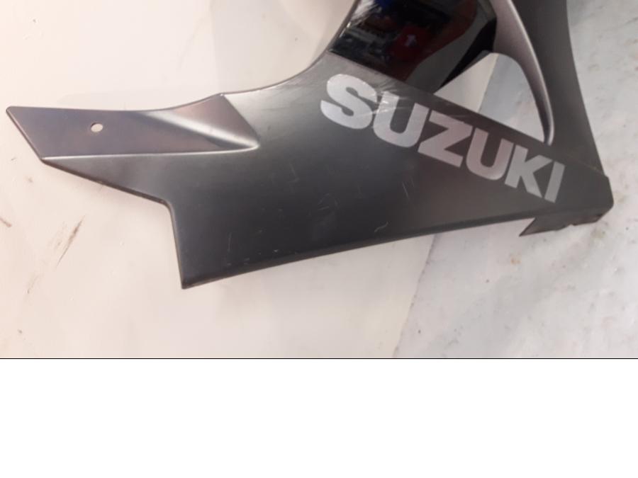Baksidan på Sidkåpa från en Suzuki GSX-R 1000 -2008 motorcykel.