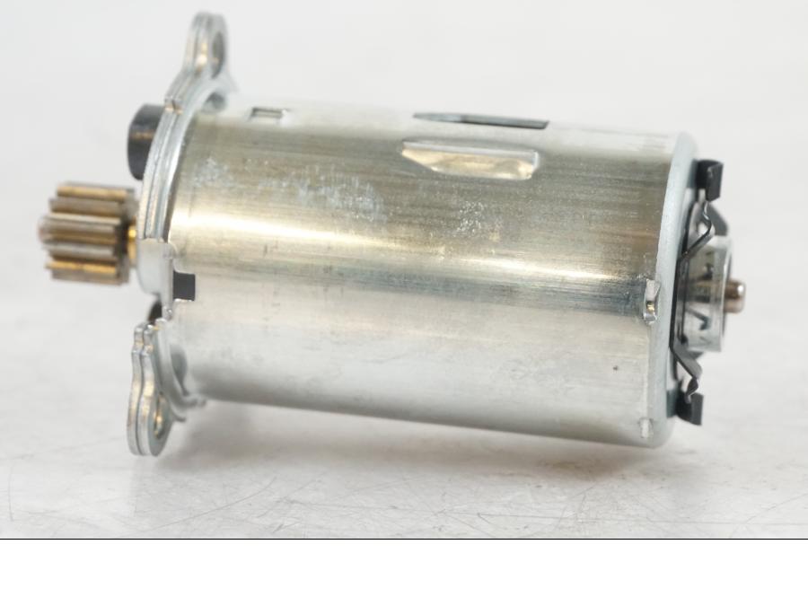 Snett nerifrån på Spjällhusmotor från en BMW R 1250 GS -2021 motorcykel.