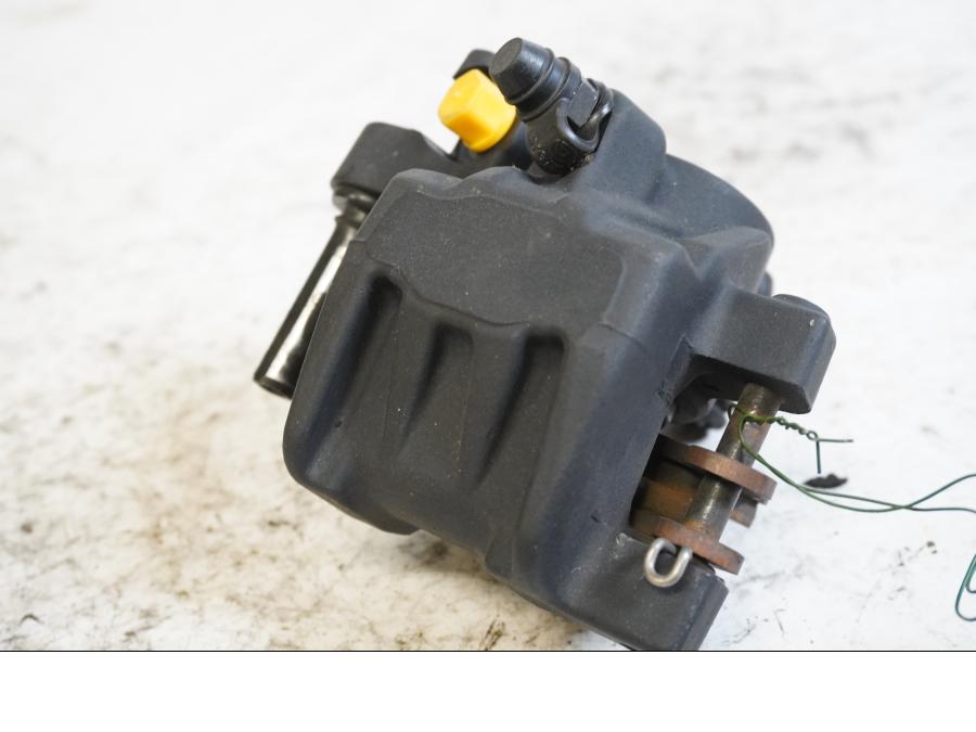 Baksidan på Bromsok från en KTM 990 Super Duke R -2010 motorcykel.