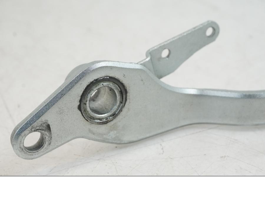 Snett uppifrån på Bromspedal från en Yamaha YZF R7 -2022 motorcykel.