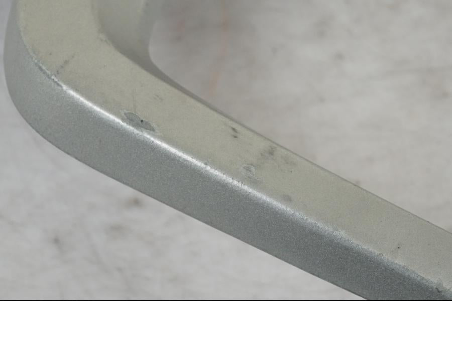 Baksidan på Passagerarhandtag från en Triumph Tiger Explorer -2013 motorcykel.