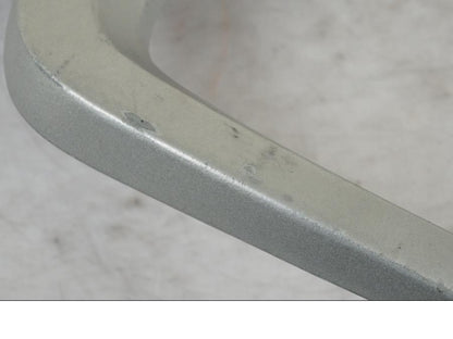 Baksidan på Passagerarhandtag från en Triumph Tiger Explorer -2013 motorcykel.